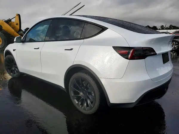 7SAYGDEE4RA250334 2024 TESLA MODEL Y - Image 2
