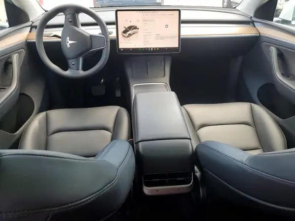 7SAYGDEE4RA257574 2024 TESLA MODEL Y - Image 8