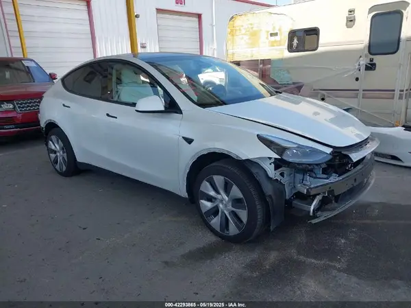 7SAYGDEE4RA258384 2024 TESLA MODEL Y - Image 1