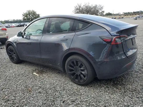 7SAYGDEE4RA285620 2024 TESLA MODEL Y - Image 2
