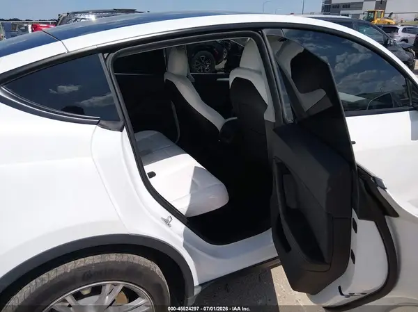 7SAYGDEE4RA291014 2024 TESLA MODEL Y - Image 8