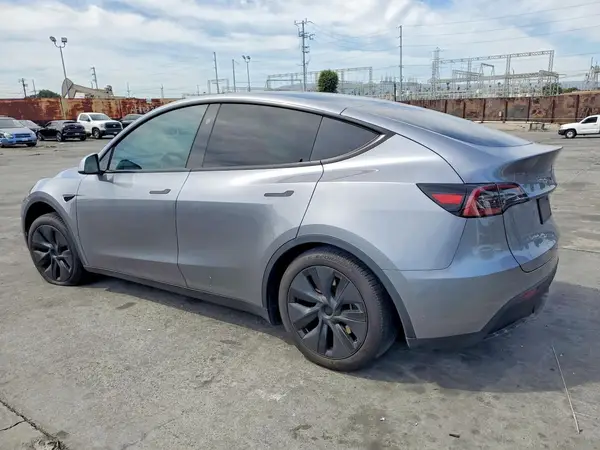 7SAYGDEE4RA295225 2024 TESLA MODEL Y - Image 2