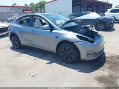 7SAYGDEE4RA303226 2024 TESLA MODEL Y