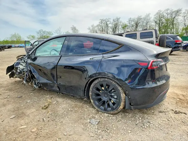 7SAYGDEE4RA305509 2024 TESLA MODEL Y - Image 2