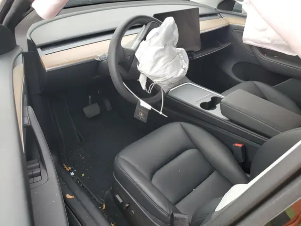 7SAYGDEE4RA310564 2024 TESLA MODEL Y - Image 8