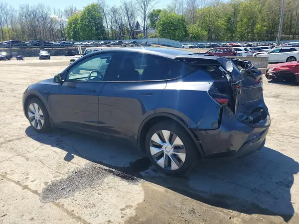 7SAYGDEE4RA330037 2024 TESLA MODEL Y - Image 2