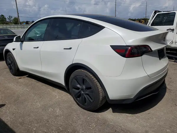 7SAYGDEE4RA333052 2024 TESLA MODEL Y - Image 2