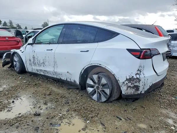 7SAYGDEE4RF056471 2024 TESLA MODEL Y - Image 2