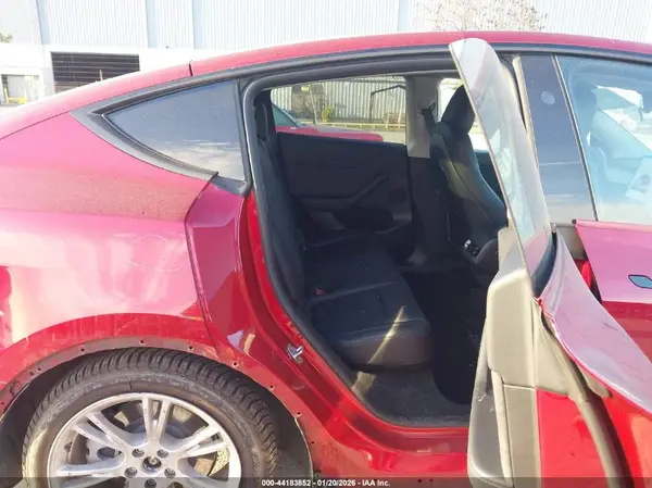 7SAYGDEE4RF066207 2024 TESLA MODEL Y - Image 8