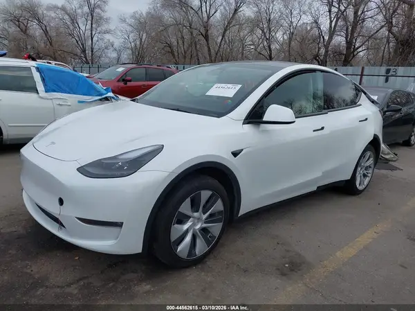 7SAYGDEE4RF067275 2024 TESLA MODEL Y - Image 2