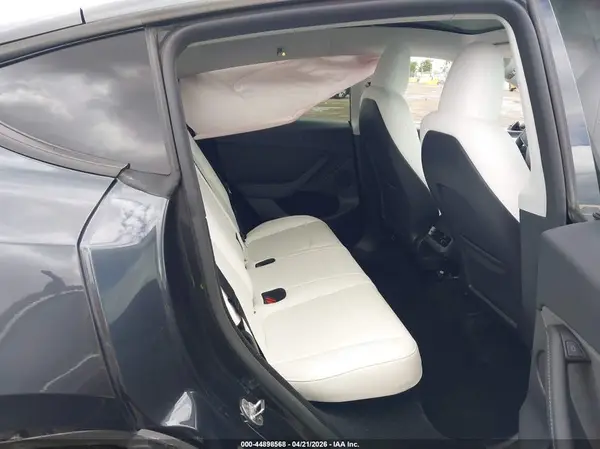 7SAYGDEE4RF073772 2024 TESLA MODEL Y - Image 8