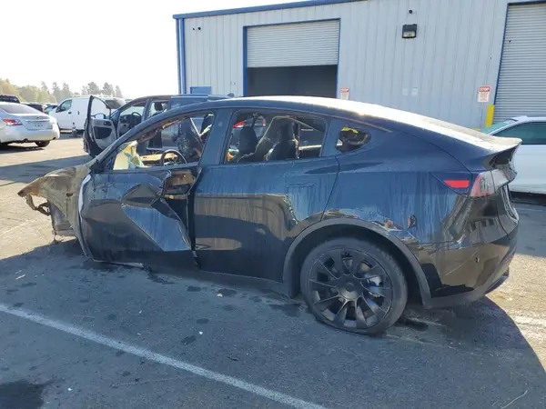 7SAYGDEE4RF080950 2024 TESLA MODEL Y - Image 2