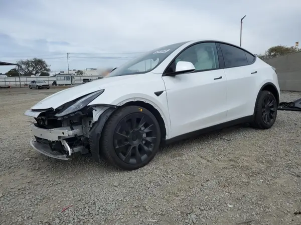 7SAYGDEE4RF082262 2024 TESLA MODEL Y - Image 1
