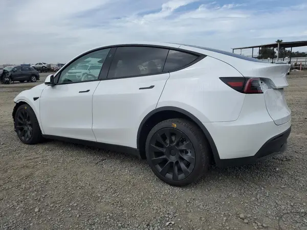 7SAYGDEE4RF082262 2024 TESLA MODEL Y - Image 2