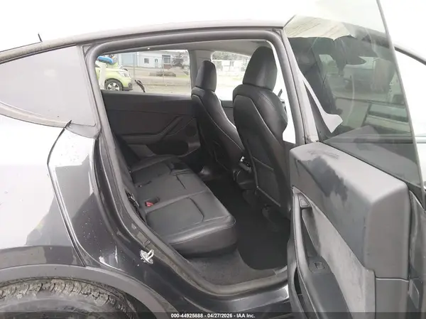 7SAYGDEE4RF115180 2024 TESLA MODEL Y - Image 8