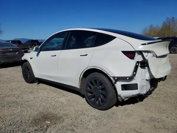 7SAYGDEE4RF126583 2024 TESLA MODEL Y - Image 2