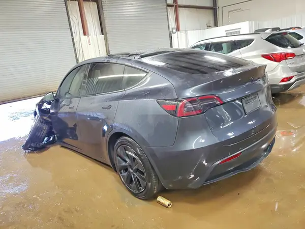7SAYGDEE4RF130049 2024 TESLA MODEL Y - Image 2