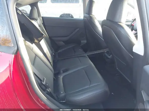 7SAYGDEE4RF157669 2024 TESLA MODEL Y - Image 8
