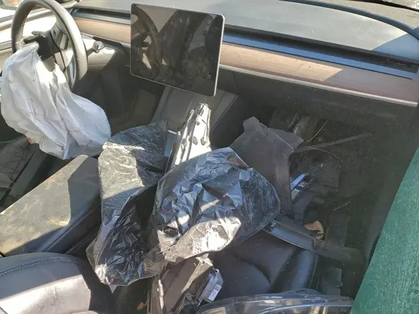 7SAYGDEE4RF157879 2024 TESLA MODEL Y - Image 8