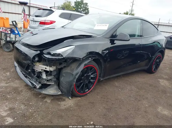 7SAYGDEE4RF159910 2024 TESLA MODEL Y - Image 2