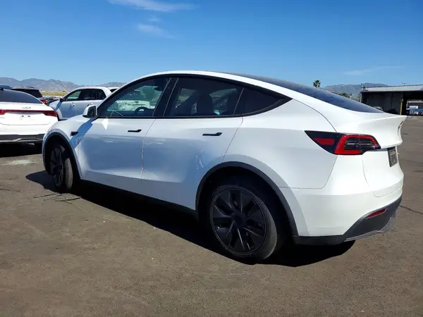7SAYGDEE4RF160569 2024 TESLA MODEL Y - Image 2