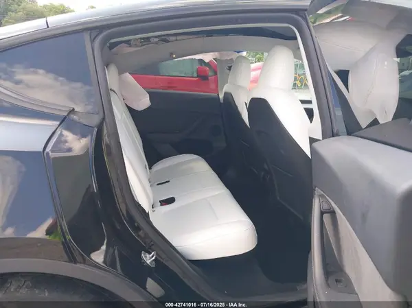 7SAYGDEE4RF161429 2024 TESLA MODEL Y - Image 8