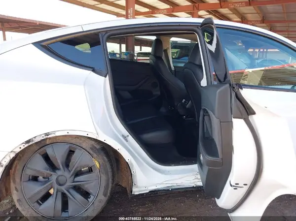 7SAYGDEE4RF163018 2024 TESLA MODEL Y - Image 8