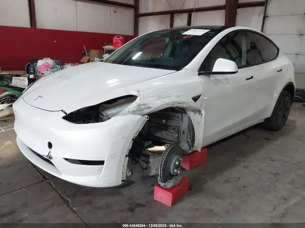 7SAYGDEE4RF184340 2024 TESLA MODEL Y - Image 2