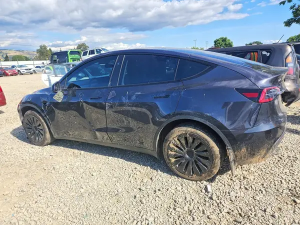 7SAYGDEE4RF185889 2024 TESLA MODEL Y - Image 2