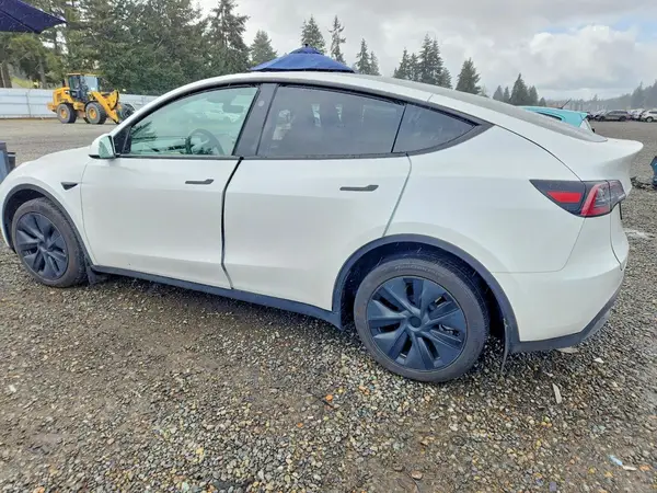 7SAYGDEE4RF190459 2024 TESLA MODEL Y - Image 2