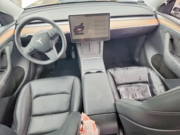 7SAYGDEE4RF190459 2024 TESLA MODEL Y - Image 8