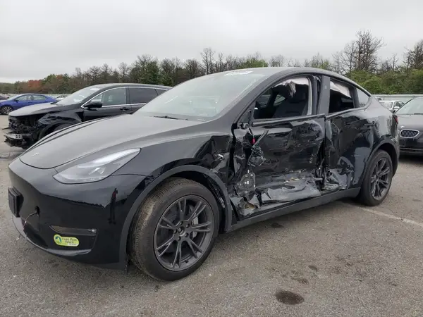 7SAYGDEE4RF198027 2024 TESLA MODEL Y - Image 1