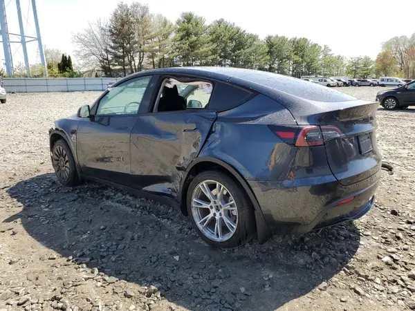 7SAYGDEE4RF990274 2024 TESLA MODEL Y - Image 2