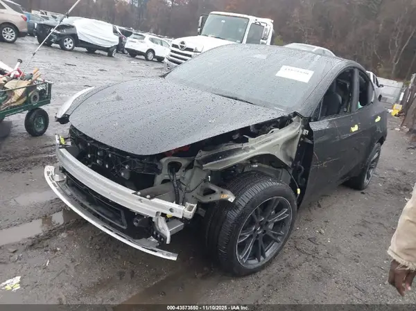 7SAYGDEE4SA337933 2025 TESLA MODEL Y - Image 2