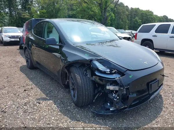 7SAYGDEE4SA340623 2025 TESLA MODEL Y - Image 1