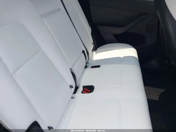 7SAYGDEE4SA340623 2025 TESLA MODEL Y - Image 8