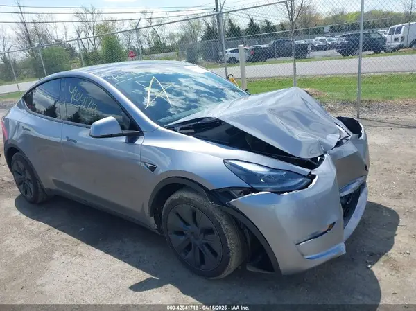 7SAYGDEE4SA341299 2025 TESLA MODEL Y - Image 1