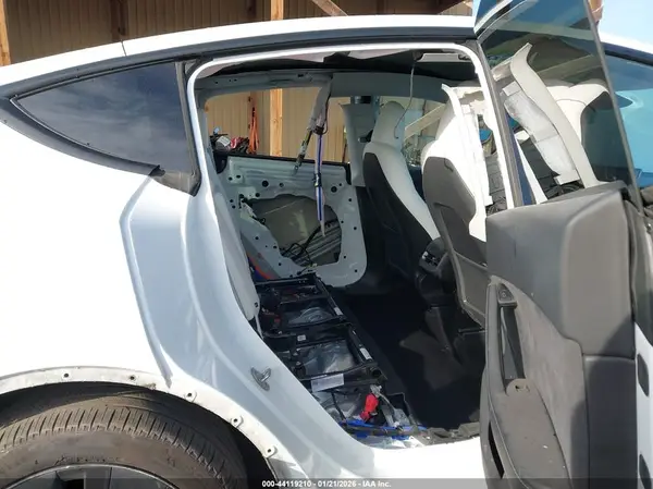 7SAYGDEE4SA351203 2025 TESLA MODEL Y - Image 8
