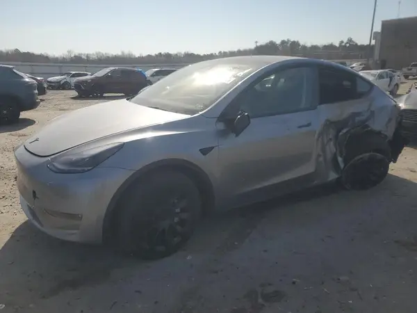 7SAYGDEE4SA351797 2025 TESLA MODEL Y - Image 1