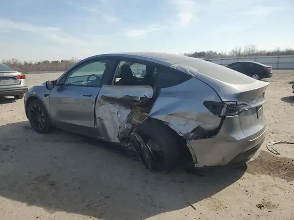7SAYGDEE4SA351797 2025 TESLA MODEL Y - Image 2
