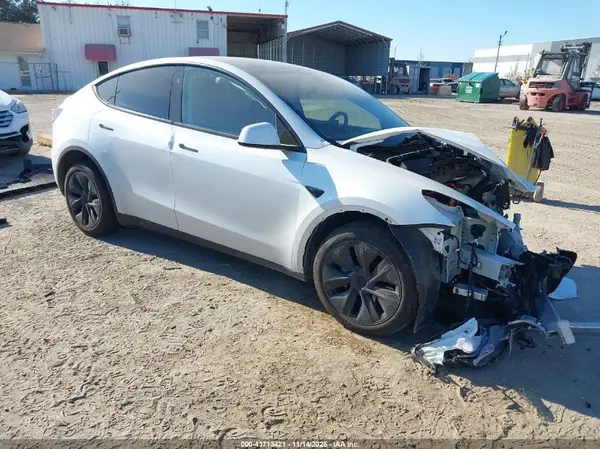 7SAYGDEE4SA352948 2025 TESLA MODEL Y - Image 1