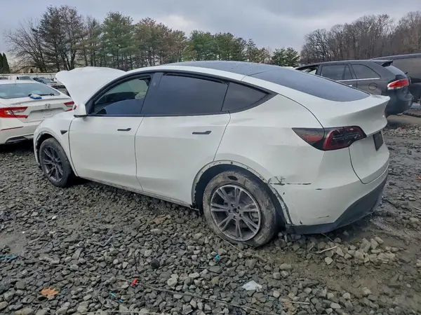7SAYGDEE4SA355042 2025 TESLA MODEL Y - Image 2