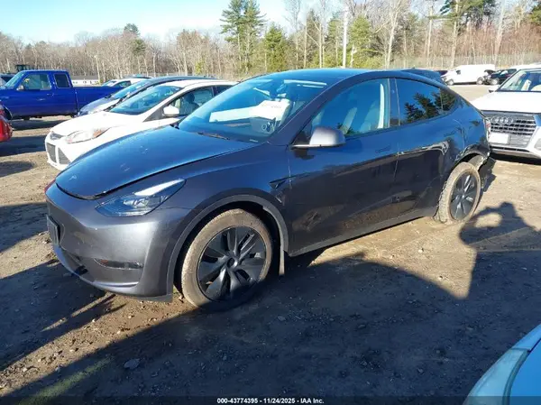 7SAYGDEE4SA368096 2025 TESLA MODEL Y - Image 2