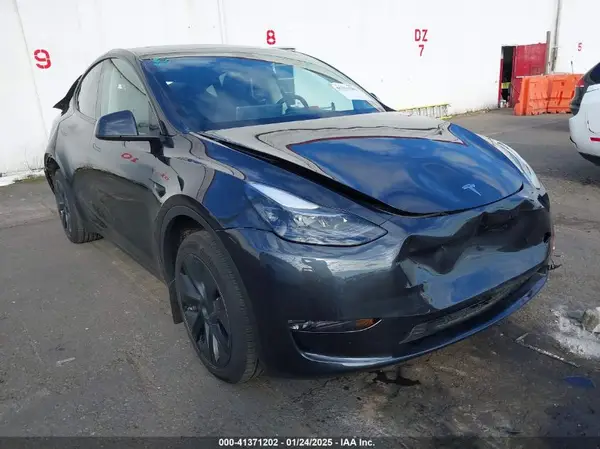 7SAYGDEE4SF216533 2025 TESLA MODEL Y - Image 1