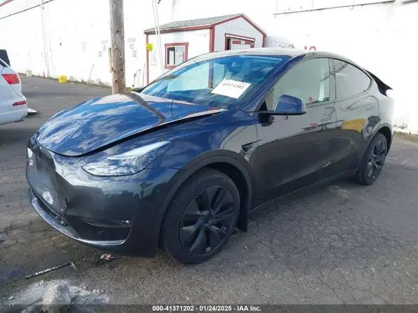 7SAYGDEE4SF216533 2025 TESLA MODEL Y - Image 2