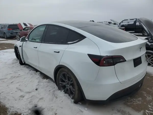 7SAYGDEE4SF233946 2025 TESLA MODEL Y - Image 2