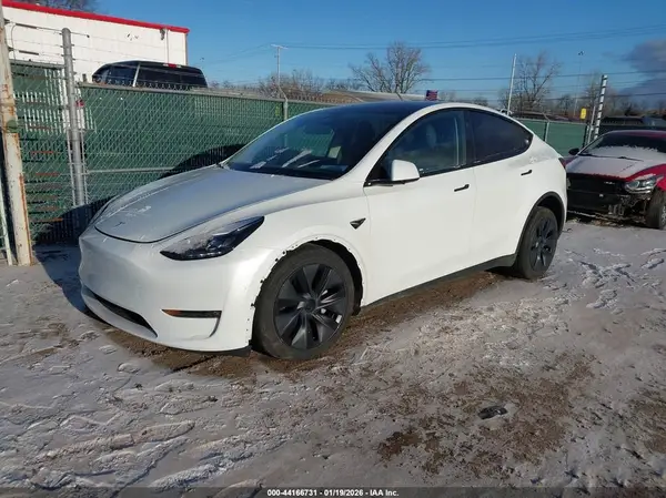7SAYGDEE4SF246762 2025 TESLA MODEL Y - Image 2