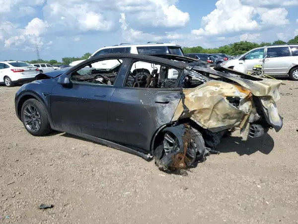 7SAYGDEE4SF254635 2025 TESLA MODEL Y - Image 2