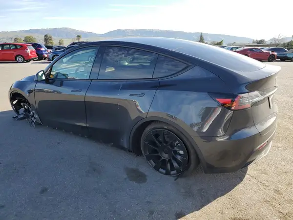 7SAYGDEE4SF272942 2025 TESLA MODEL Y - Image 2
