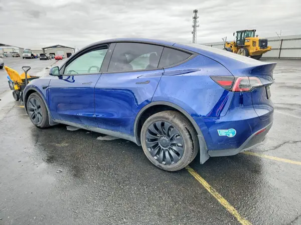 7SAYGDEE4SF275808 2025 TESLA MODEL Y - Image 2